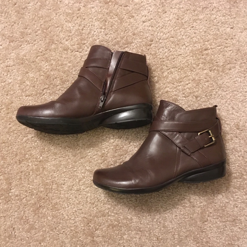 Naturalizer Cassandra brown ankle boots